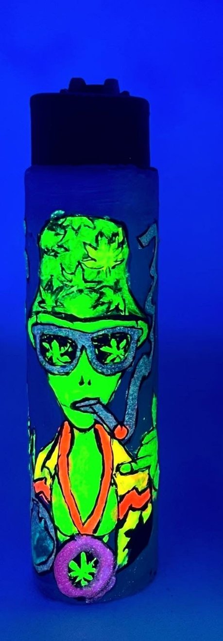 Ubuntu Glow Room-Bong Boy lighter